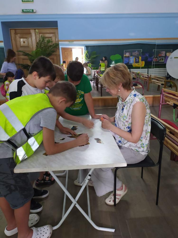 Там на неведомых дорожках
