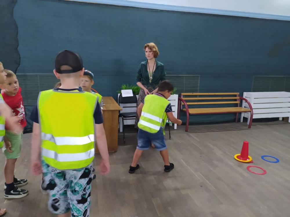 Там на неведомых дорожках
