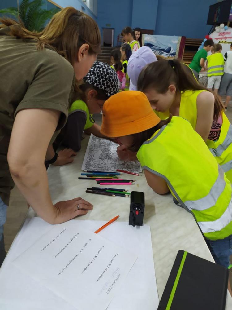 Там на неведомых дорожках
