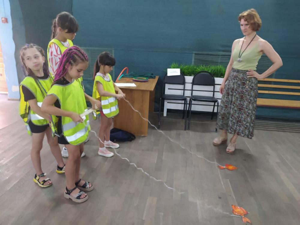 Там на неведомых дорожках
