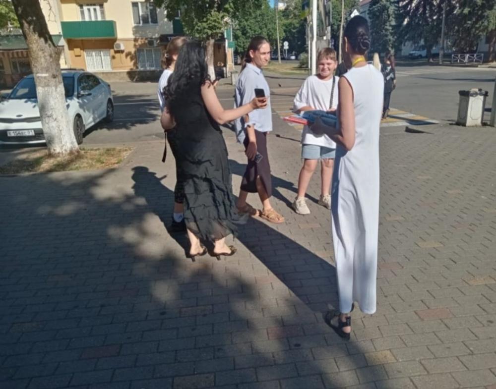 Литературная скамейка
