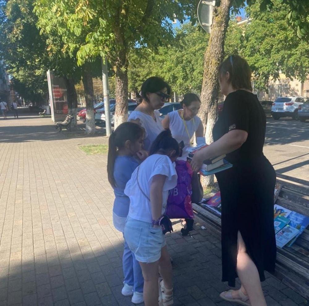 Литературная скамейка
