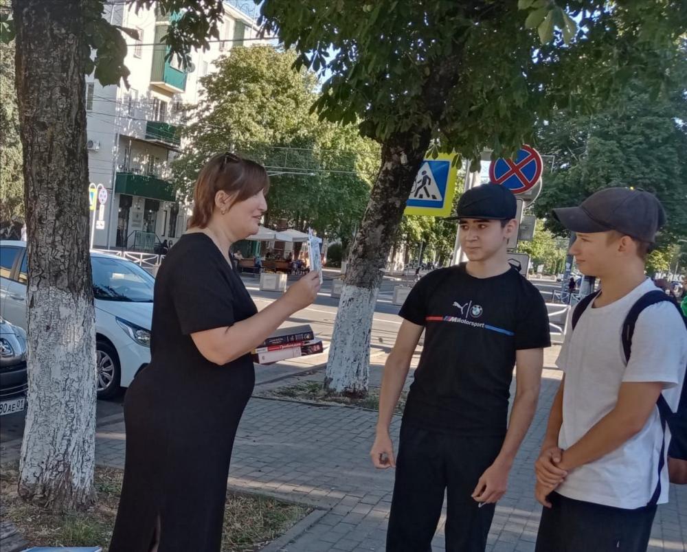 Юбиляры на скамейке
