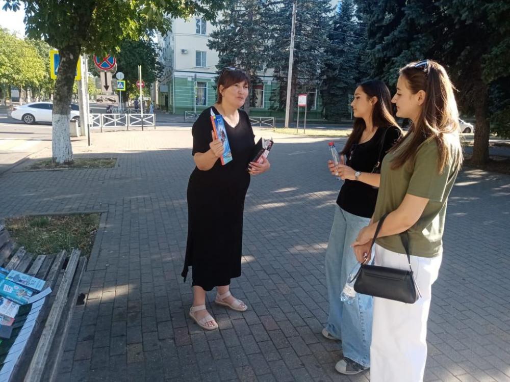 Юбиляры на скамейке
