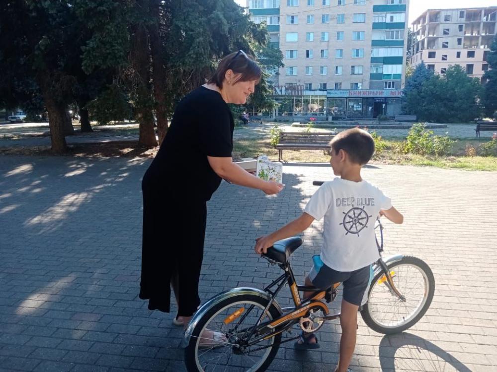 Юбиляры на скамейке
