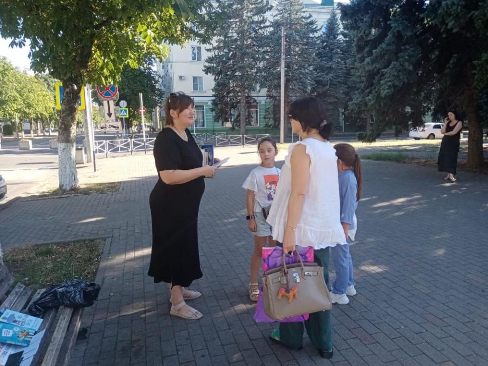 Юбиляры на скамейке
