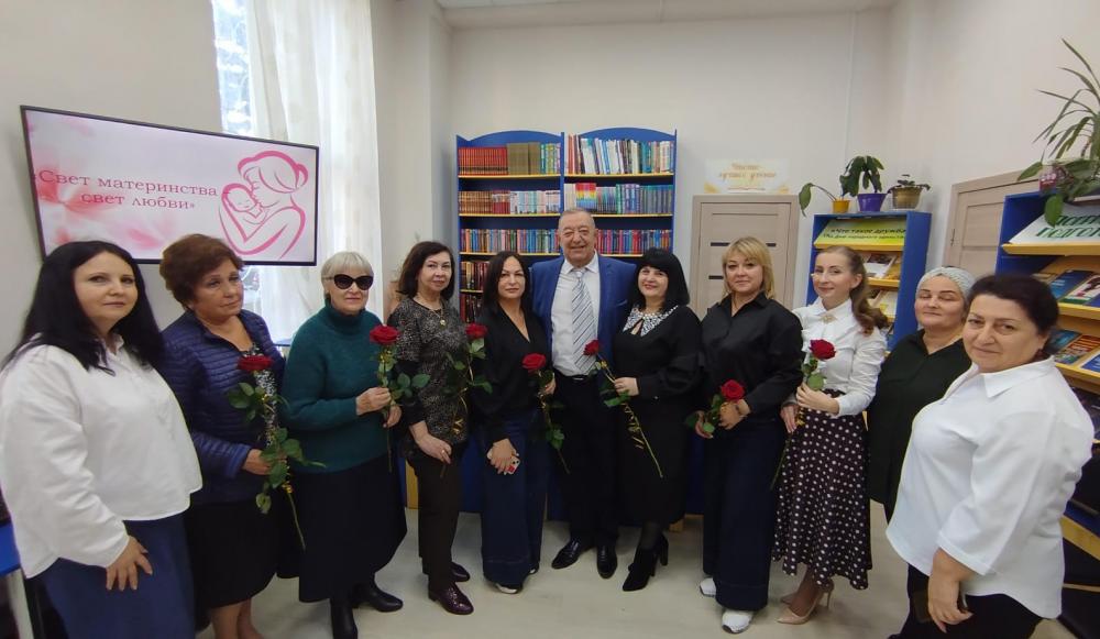 Свет материнства - свет любви
