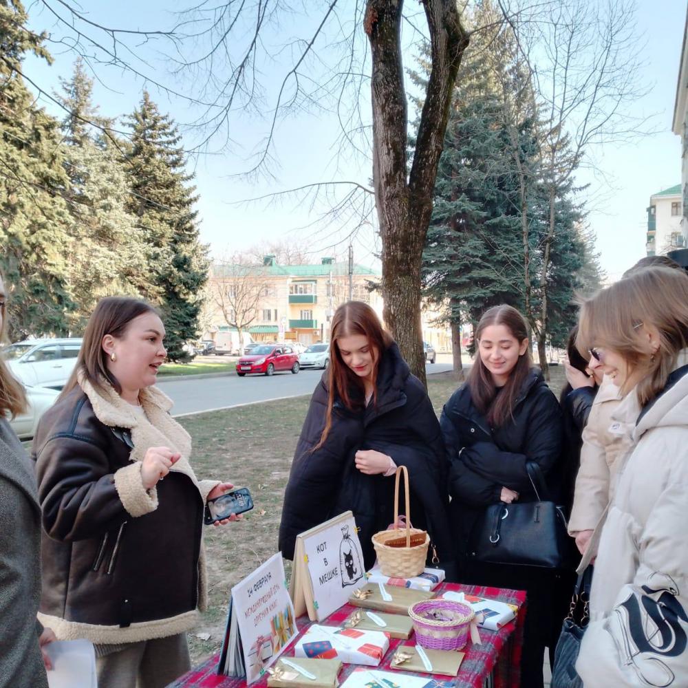 Ко дню дарения книги
