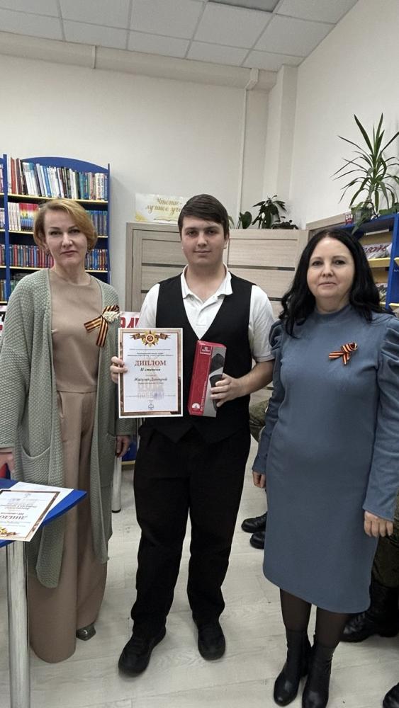 Сквозь года звенит победа
