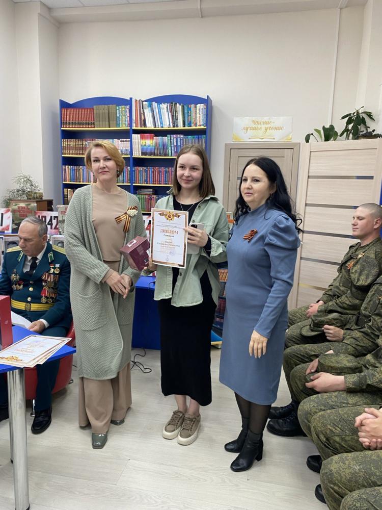 Сквозь года звенит победа
