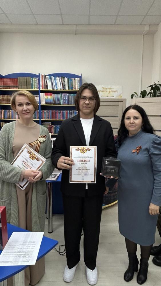 Сквозь года звенит победа
