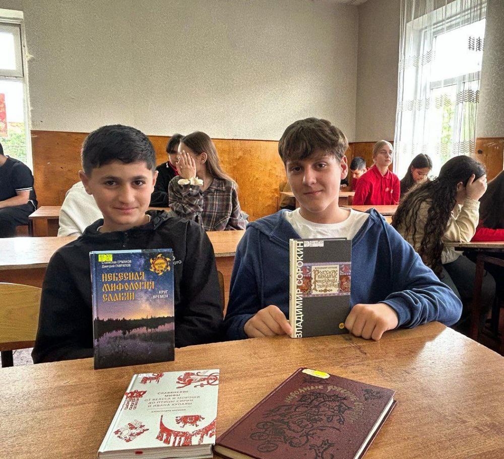 Язык моих предков угаснуть не должен
