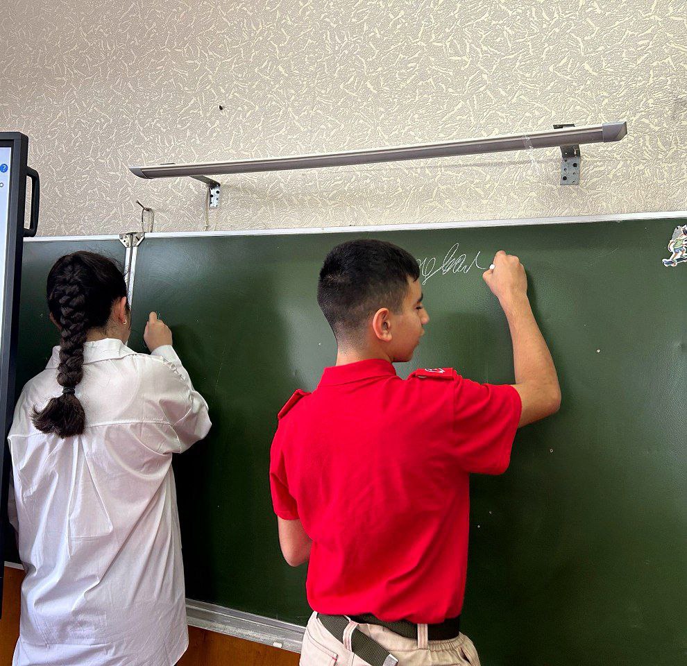 Язык моих предков угаснуть не должен
