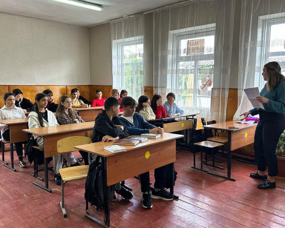 Язык моих предков угаснуть не должен
