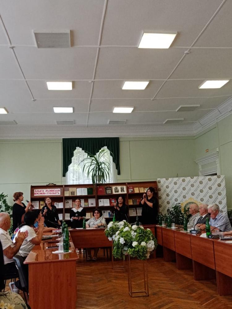 Народный поэт - ашуг
