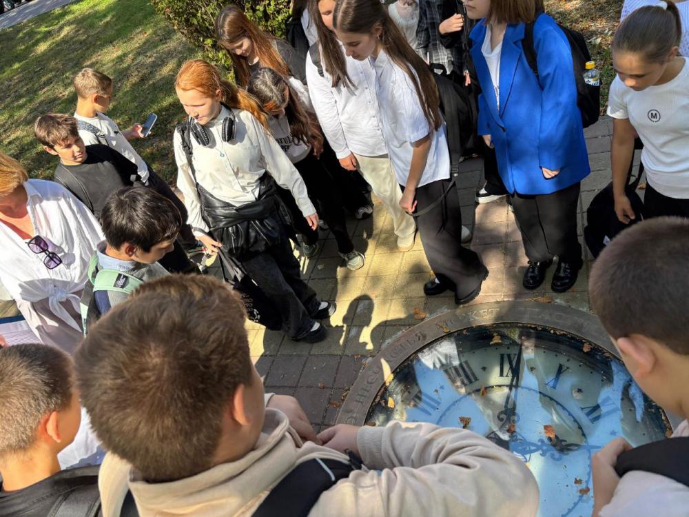 Прогулка в городе М.
