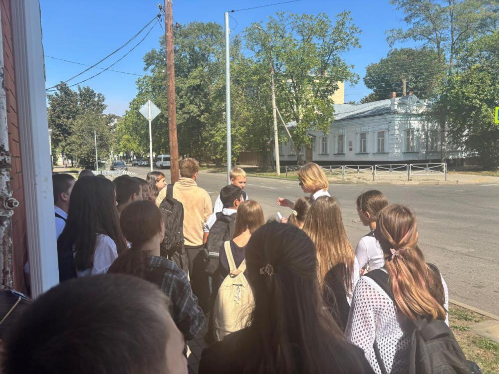 Прогулка в городе М.
