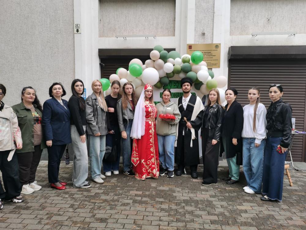 Национальный адыгский костюм
