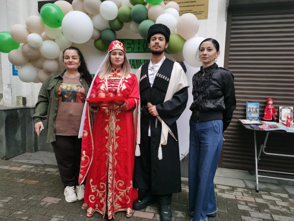 Национальный адыгский костюм
