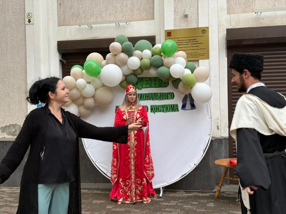 Национальный адыгский костюм
