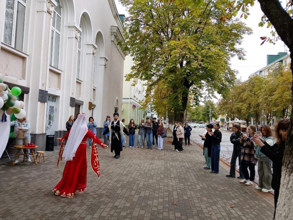 Национальный адыгский костюм
