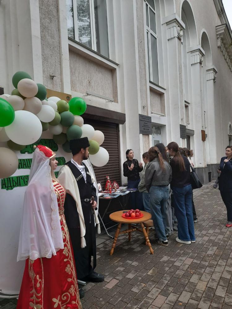 Национальный адыгский костюм
