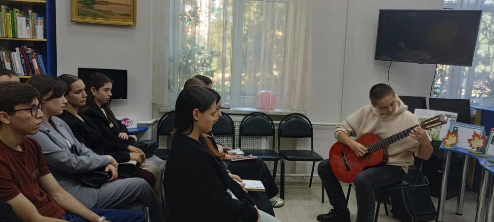 Певец страны березового ситца
