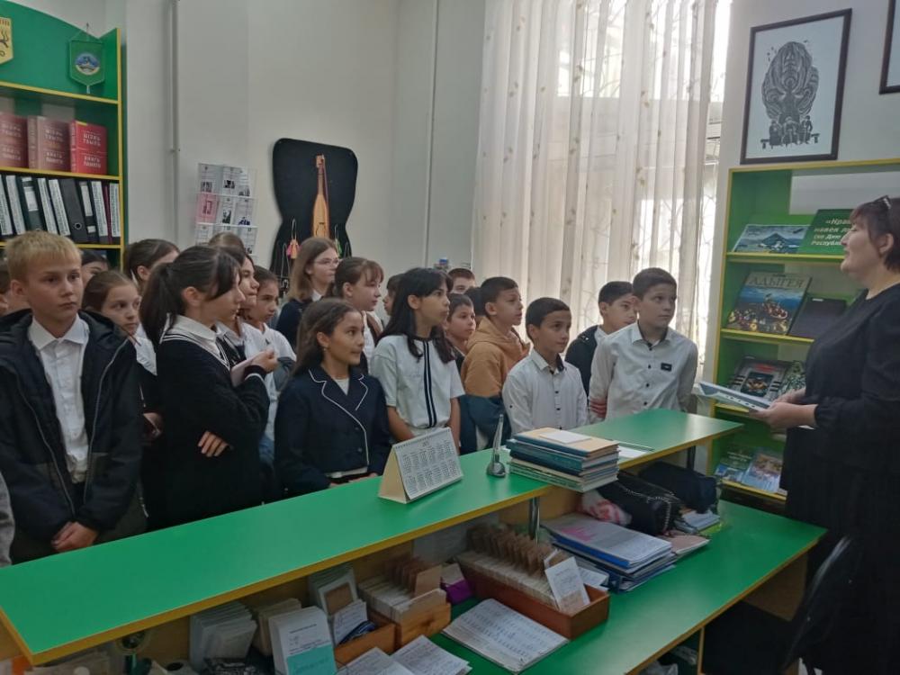 Я эту землю Родиной зову
