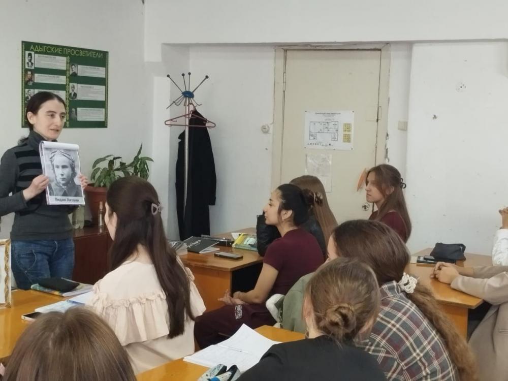 Подвиги героев
