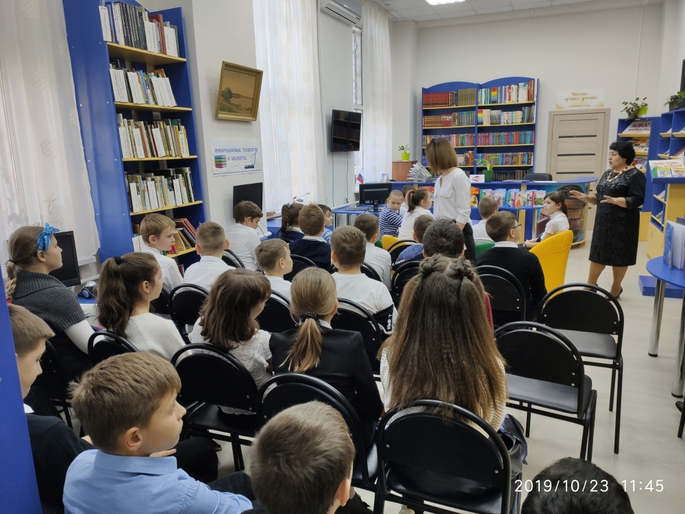  " В мире книг" урок информации + выставка 