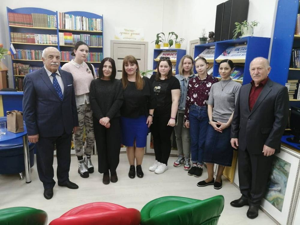 Встреча с Теучежем Катом (нар.художник РФ)