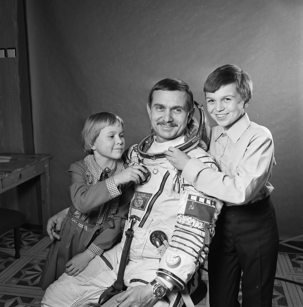 "Твои герои, Адыгея!" к Дню космонавтики