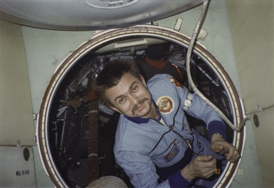 "Твои герои, Адыгея!" к Дню космонавтики