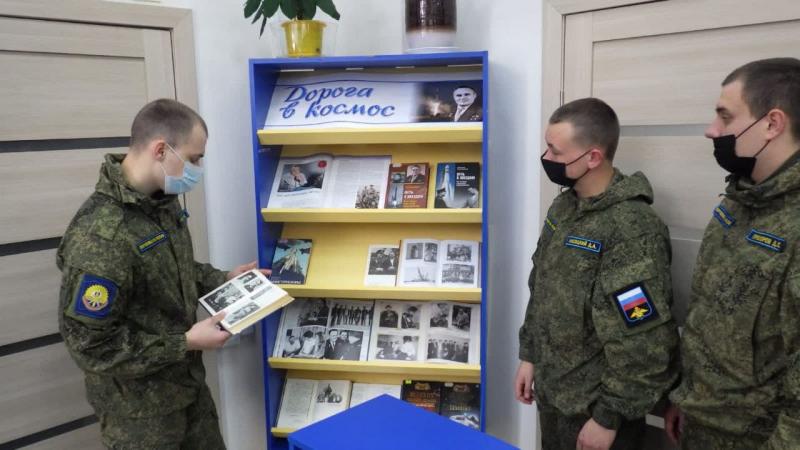 Беседа у выставки «Дорога в космос»