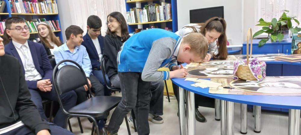 Поэзии чарующие строки
