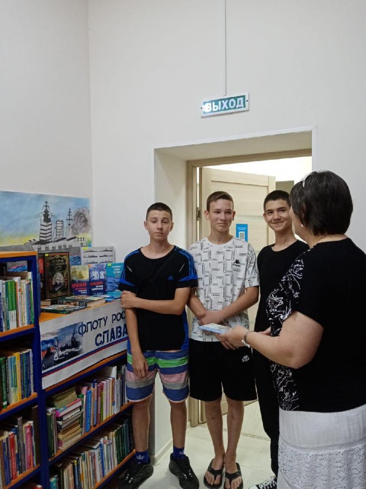 Флоту России - слава!
