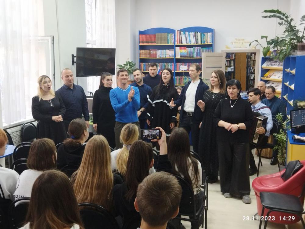 Встреча с участниками Государственного ансамбля народной песни и танца "Исламей"
