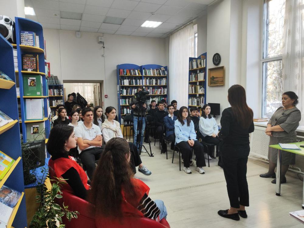 СПИД - Информирован значит защищен
