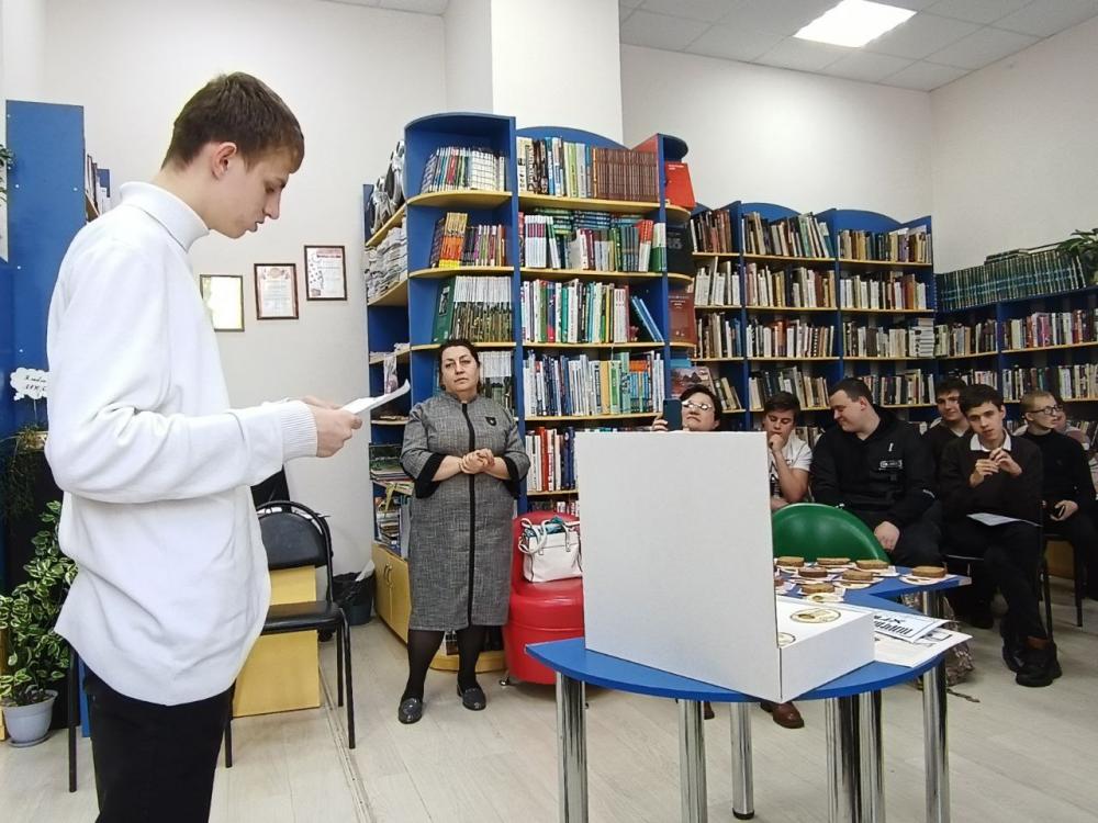 Мы о войне стихами говорим
