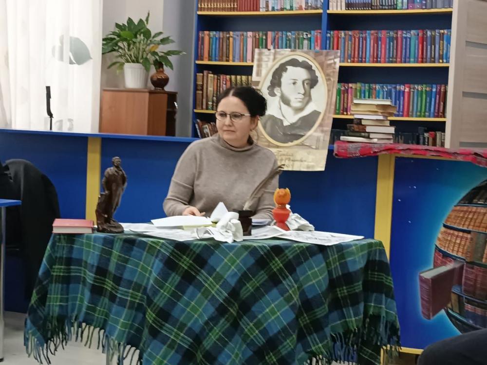 Его перо любовью дишит
