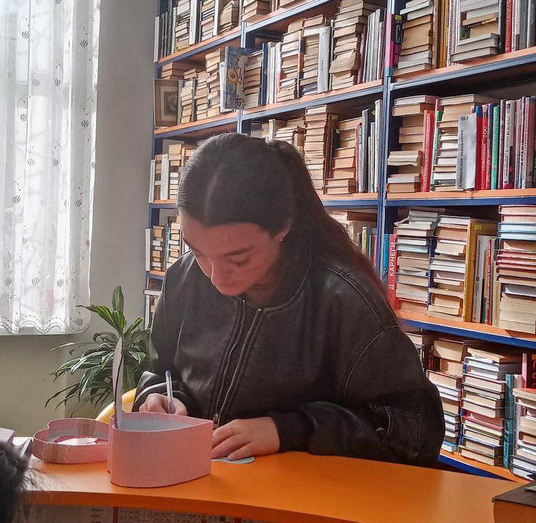 Подари признание книге
