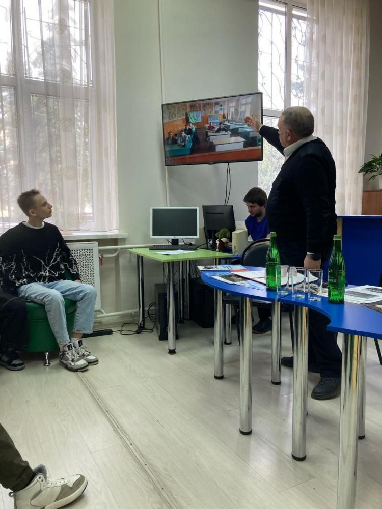 Мы видим в вас героев славы
