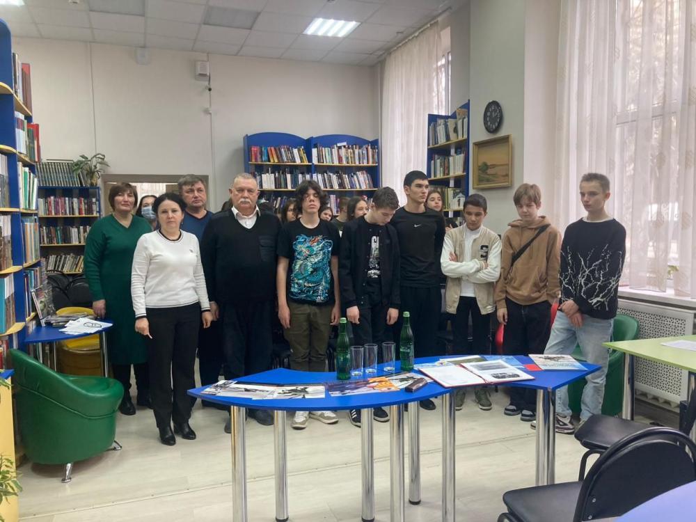 Мы видим в вас героев славы
