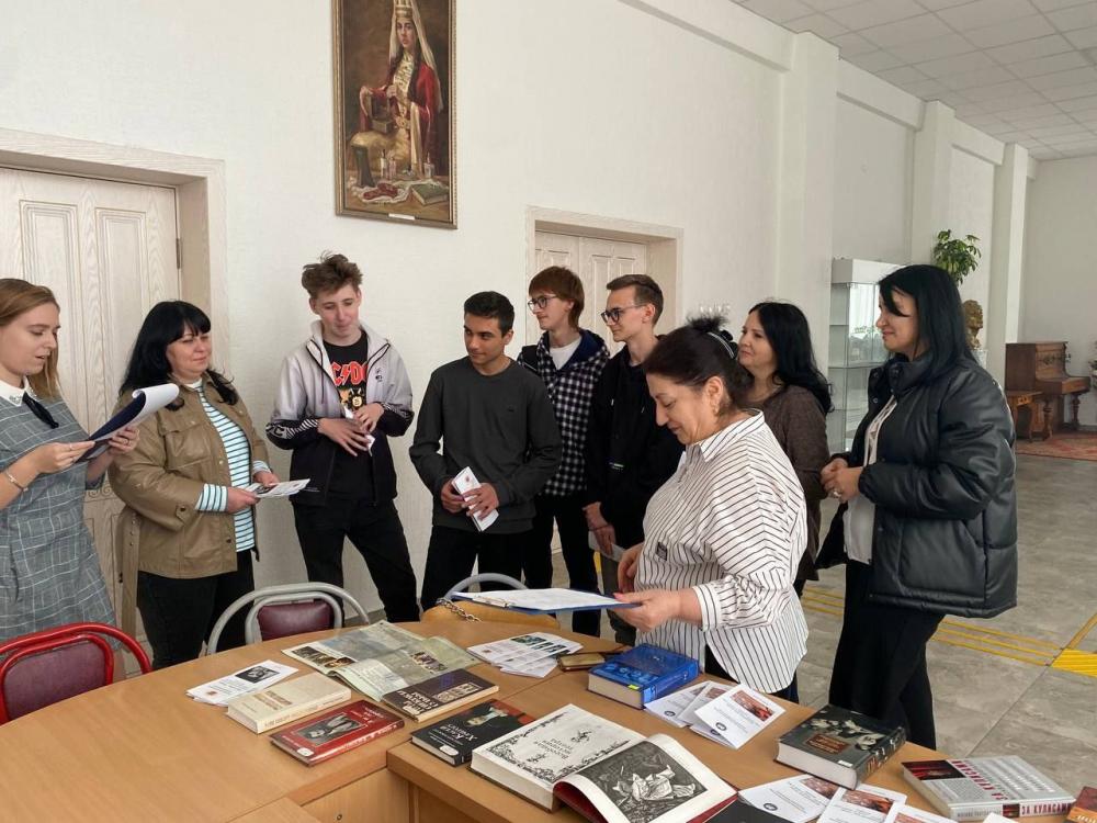 Люди. Книги. Театр.
