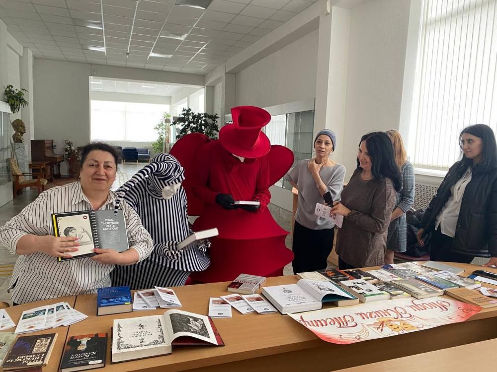 Люди. Книги. Театр.
