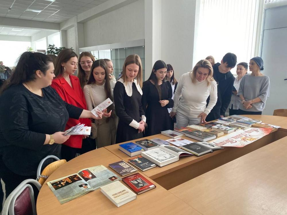 Люди. Книги. Театр.
