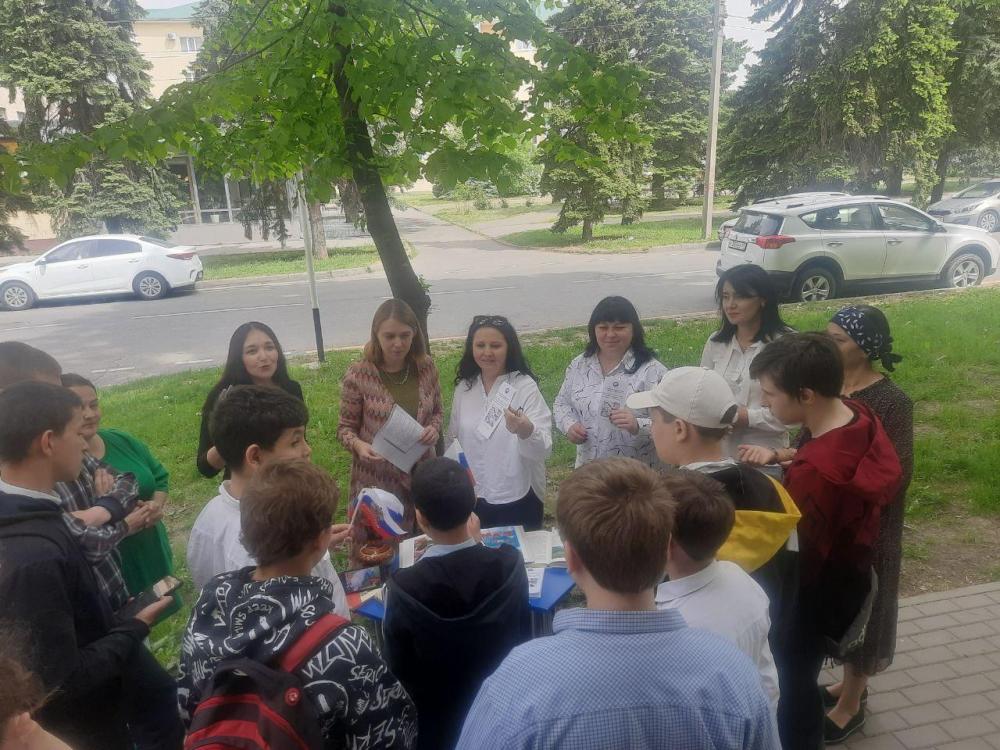 Мир, труд, май
