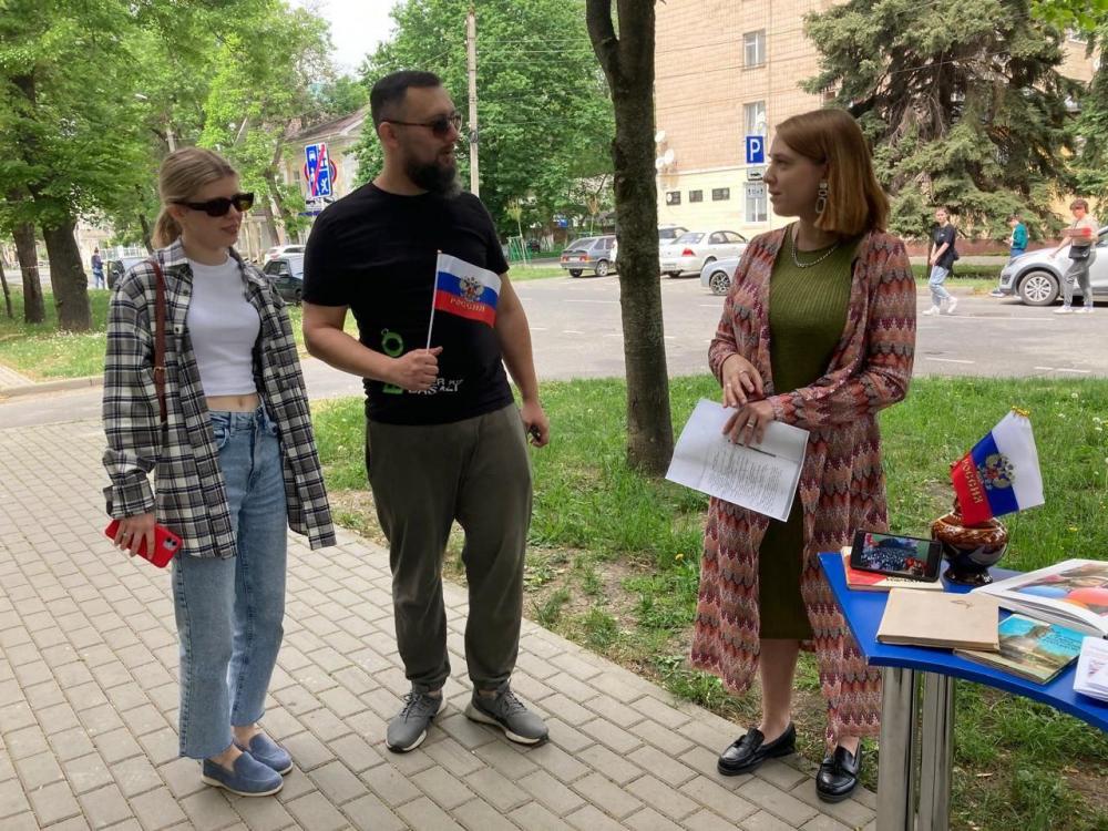 Мир, труд, май
