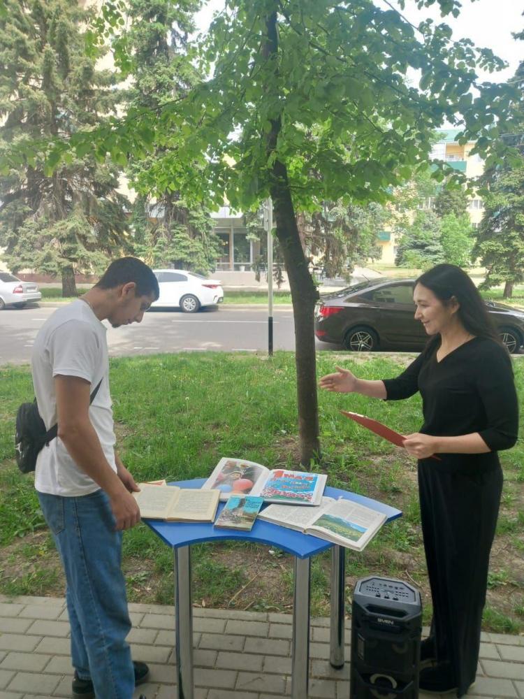 Мир, труд, май
