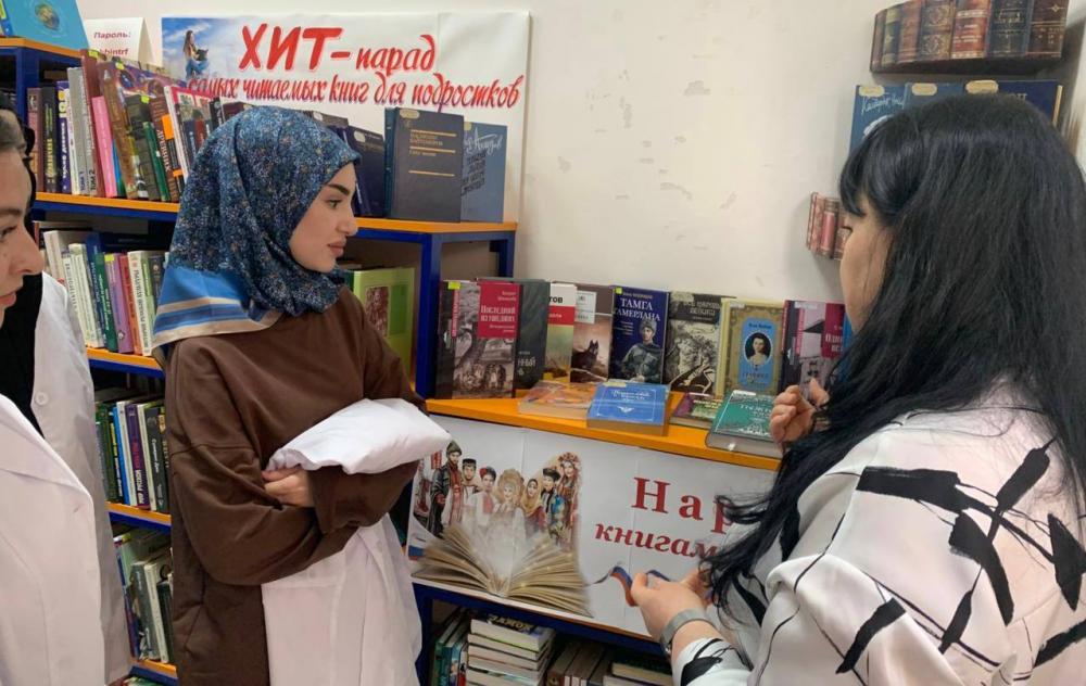 Народы книгами дружны
